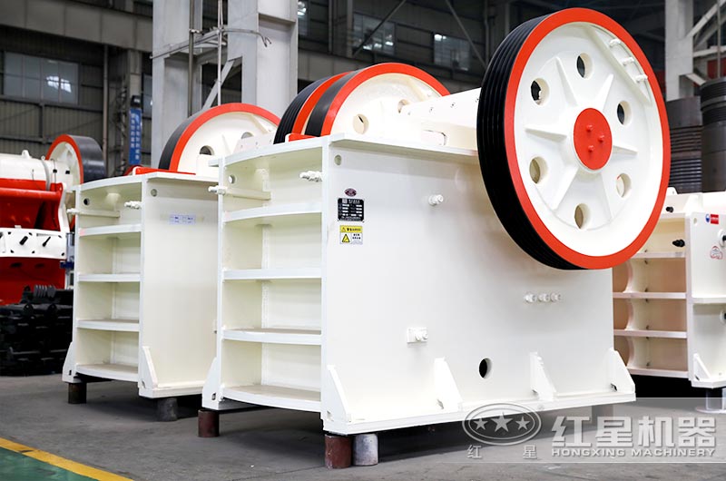 中小型顎式粉碎機廠區(qū)產(chǎn)品直拍圖