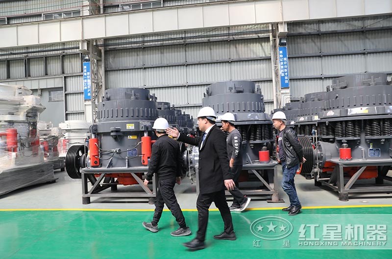 山東客戶(hù)來(lái)紅星廠(chǎng)區(qū)參觀(guān)考察