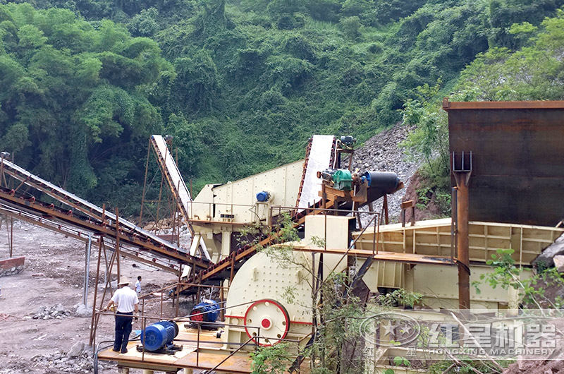 錘式破碎機生產(chǎn)現(xiàn)場圖 錘式破碎機生產(chǎn)現(xiàn)場圖