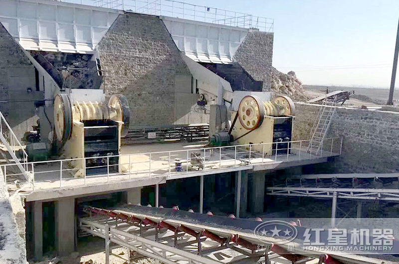 顎式破碎機(jī)生產(chǎn)現(xiàn)場(chǎng) 顎式破碎機(jī)生產(chǎn)現(xiàn)場(chǎng)