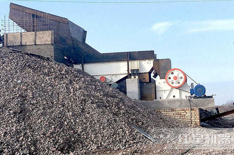 顎式粉碎機生產(chǎn)現(xiàn)場