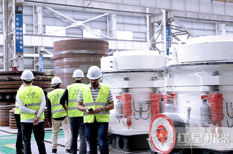 紅星客戶到廠參觀考察HXHP300圓錐機(jī) 紅星客戶到廠參觀考察HXHP300圓錐機(jī)