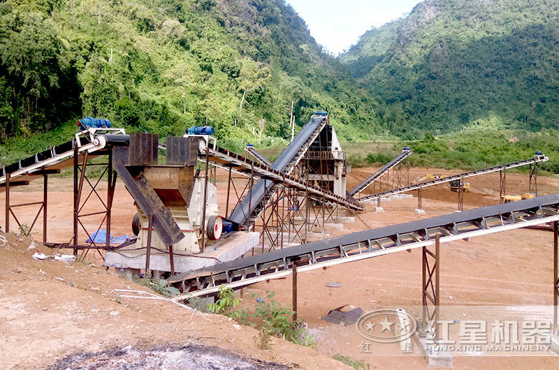 水泥破碎生產(chǎn)現(xiàn)場(chǎng) 水泥破碎生產(chǎn)現(xiàn)場(chǎng)