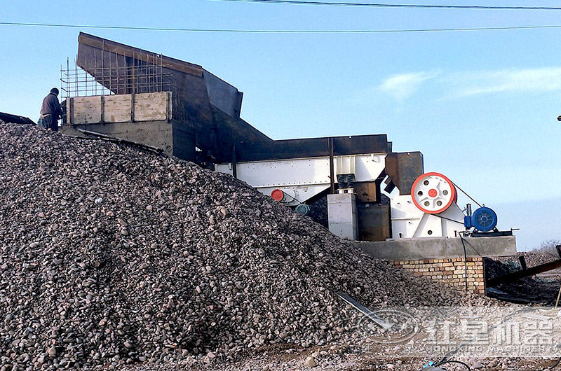 顎式破碎機(jī)生產(chǎn)現(xiàn)場 顎式破碎機(jī)生產(chǎn)現(xiàn)場