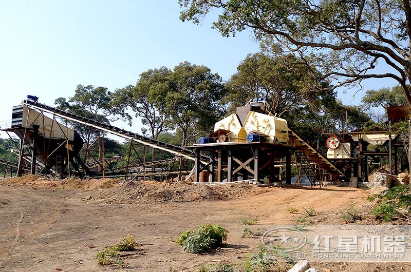 機器沙生產(chǎn)現(xiàn)場，鄂破（粗碎）+反擊破（中細碎）