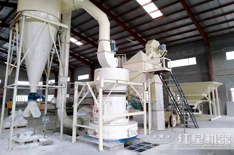 雷蒙磨粉機生產現場