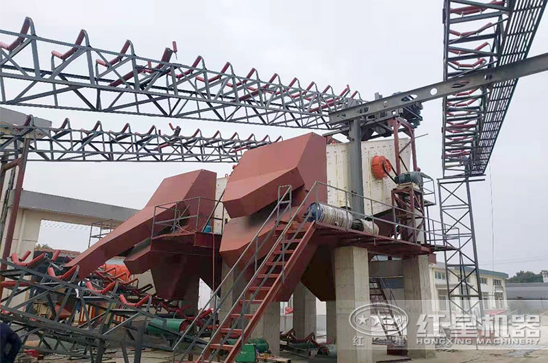 砂石廠中的土石分離設(shè)備，圓振動篩