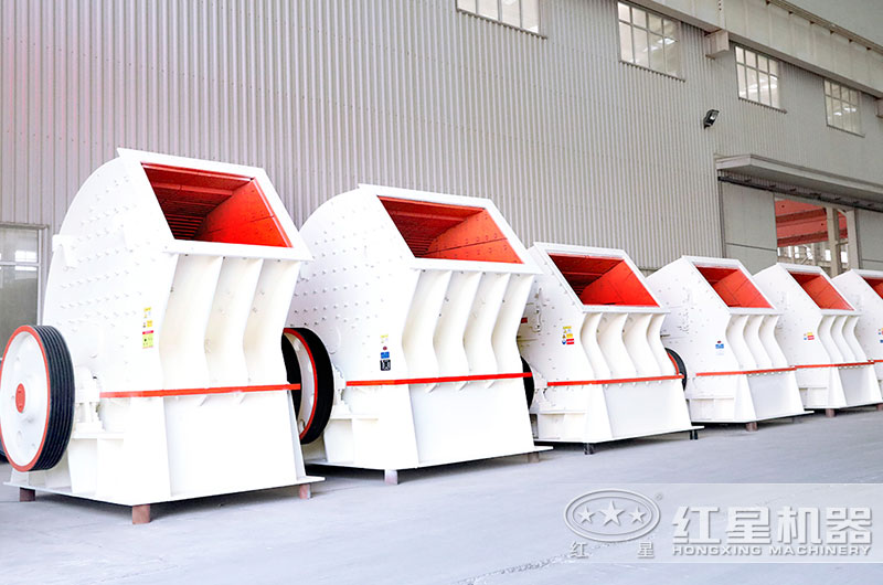 重錘式破碎機車間實拍圖，多種規(guī)格可選