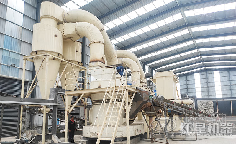 磨粉機(jī)現(xiàn)場(chǎng) 磨粉機(jī)現(xiàn)場(chǎng)