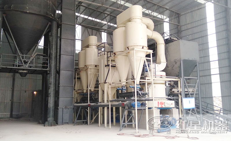 石灰石磨粉現(xiàn)場(chǎng) 石灰石磨粉現(xiàn)場(chǎng)