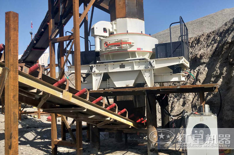 小石料細碎制砂作業(yè)現(xiàn)場